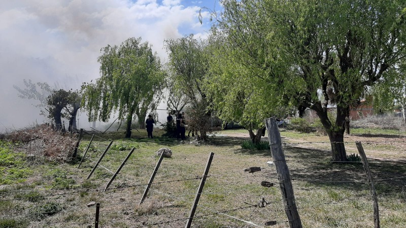 Vecinos lincharon a un abusador y le prendieron fuego la casa